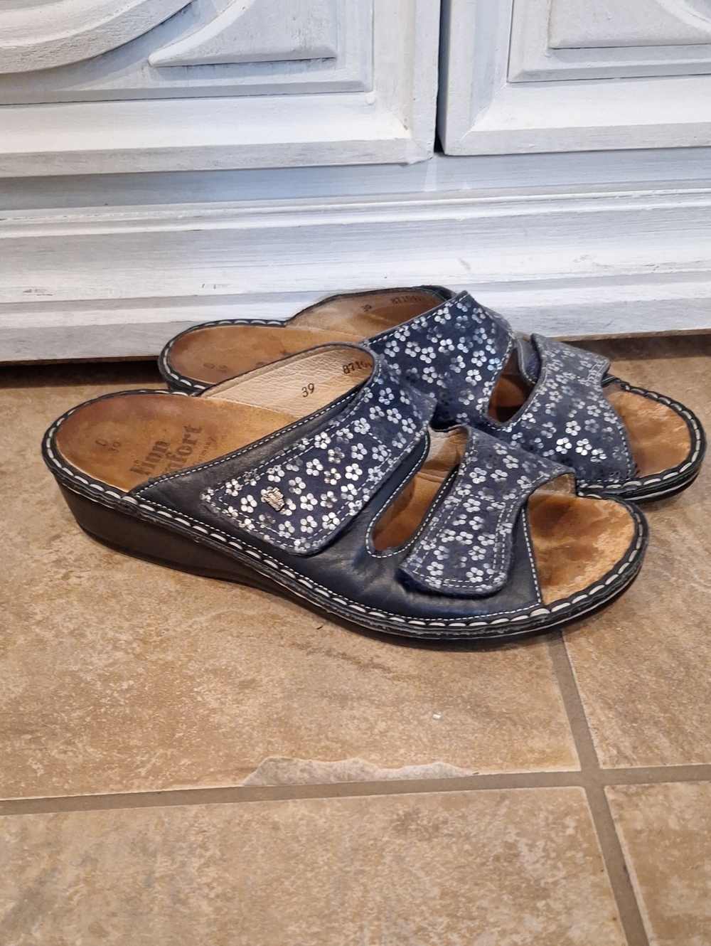 Finn Comfort Womens  8 BLUE Jamaika FLORAL Leather Double-Strap Slip-On Sandal